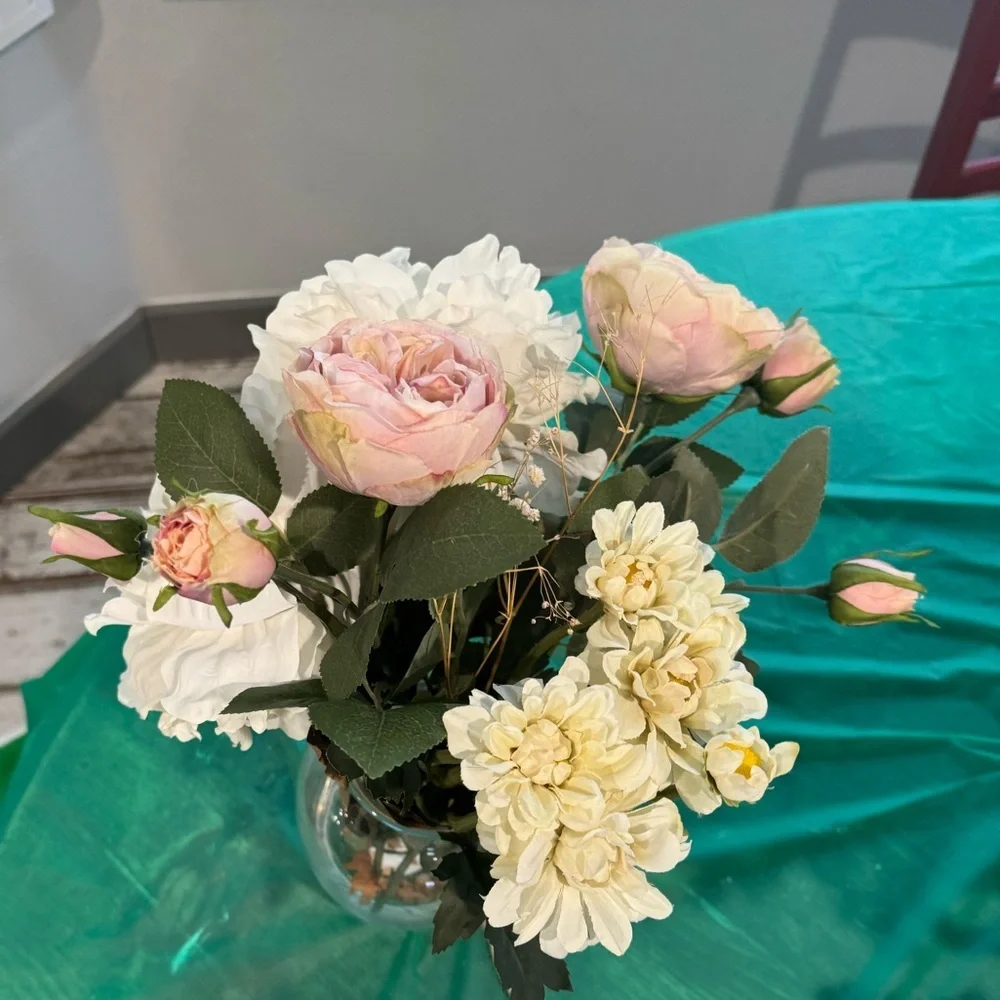 FAUX FLOWERS! Neutral/natural coloring: great for any room in the house! Zoom in